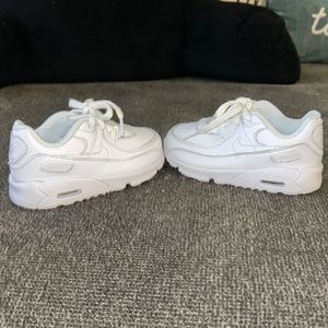 White Nike Air Max 8 toddler